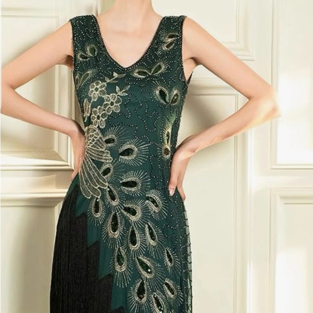 SweetV Yessa 1920’s Vintage Gatsy Peacock Flapper Dress with matching headband.